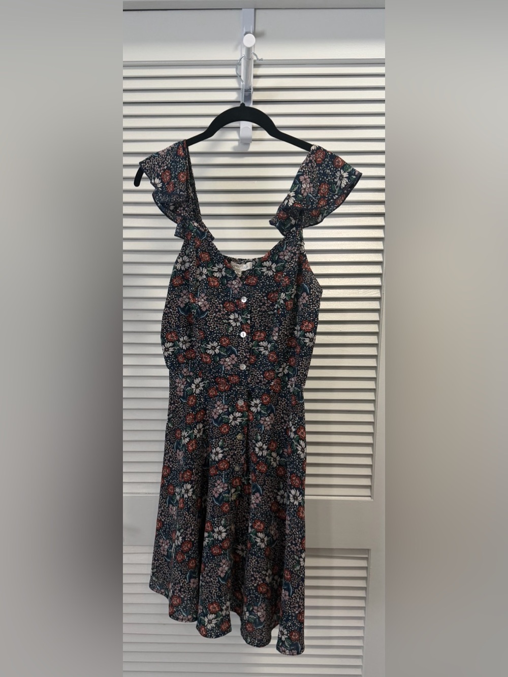 bailey blue Black Floral Ruffle-Sleeve Dress